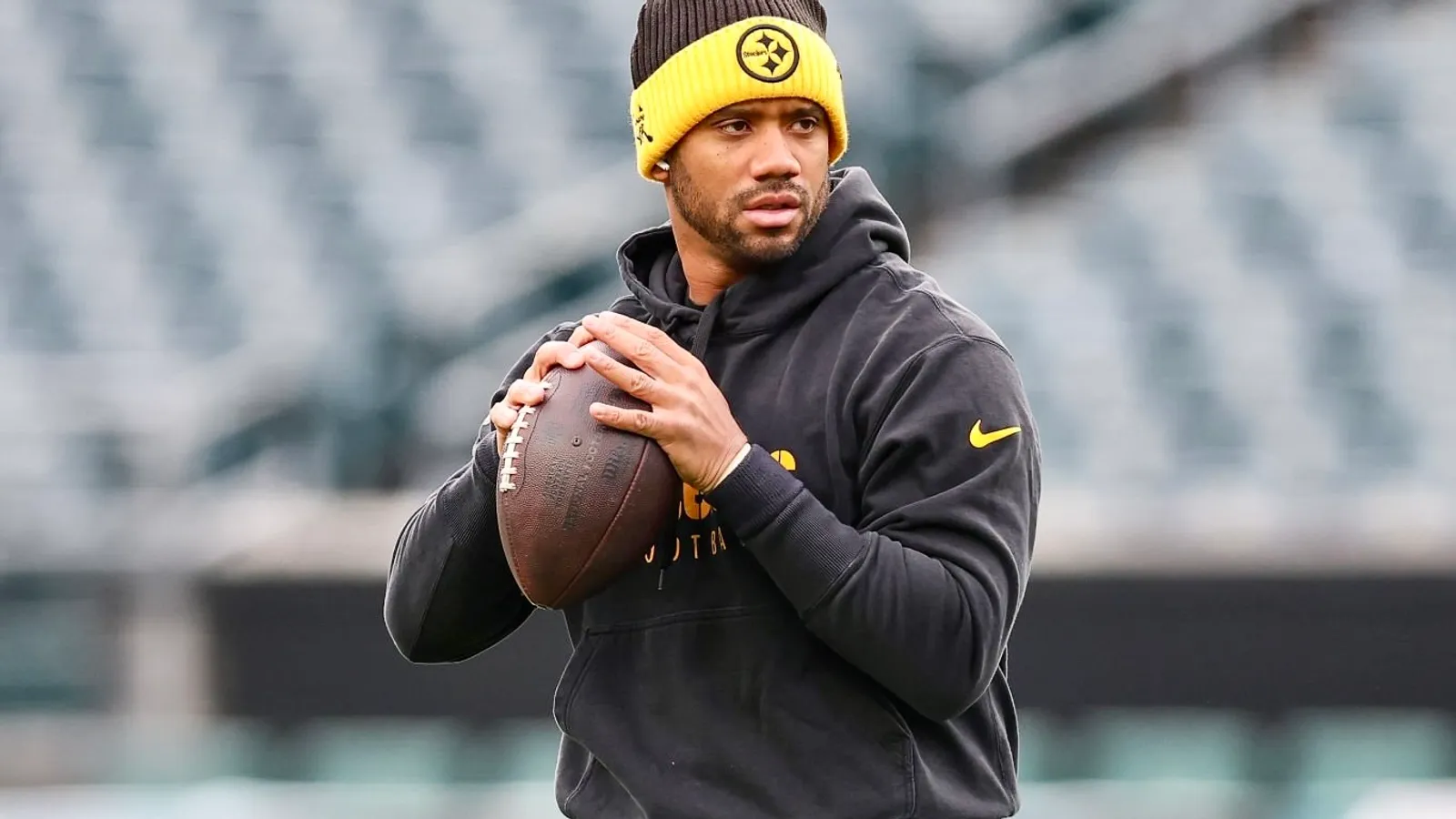 Intros: Steelers vs. Eagles, 4:25 p.m. taken in Philadelphia (Live coverage). Photo by GETTY